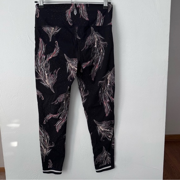 Free People Movement feather print athletic leggings Size Small - Picture 4 of 5
